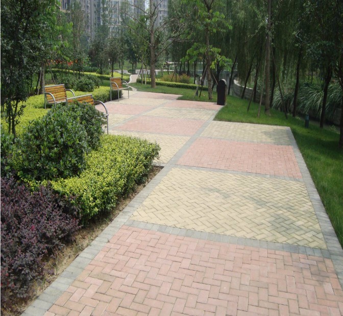花(huā)园道路彩砖案例